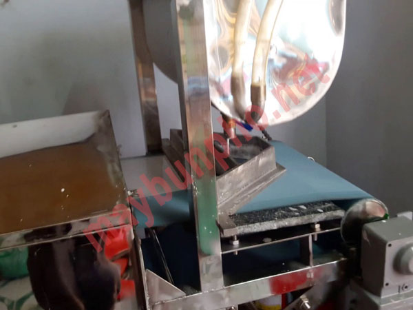 Máy tráng phở cắt dọc